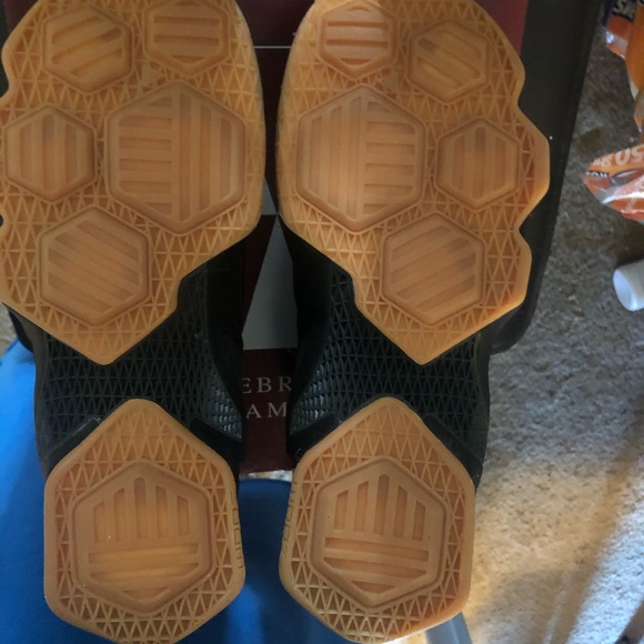 LEBRONS XIII - Picture 6 of 6